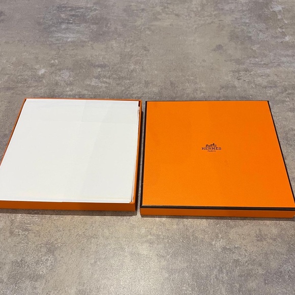 Hermes hand towel NWT box and tissue included - Picture 2 of 6